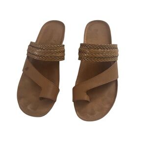 BareTraps Women's Tan Sandals
